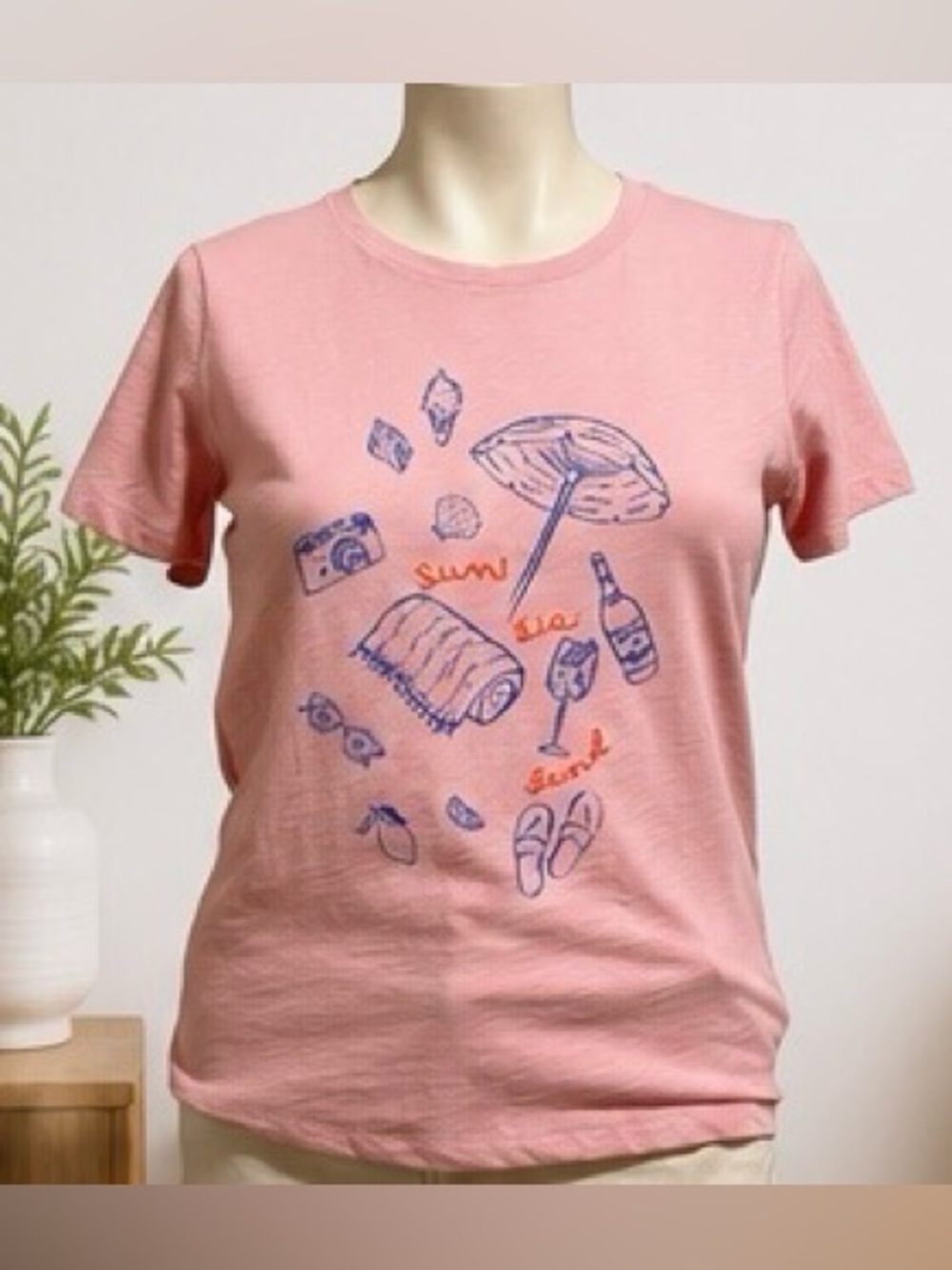 J.Crew Beach Picnic Collector Tee
Pink Graphic "Sun Sea Sand" Cotton